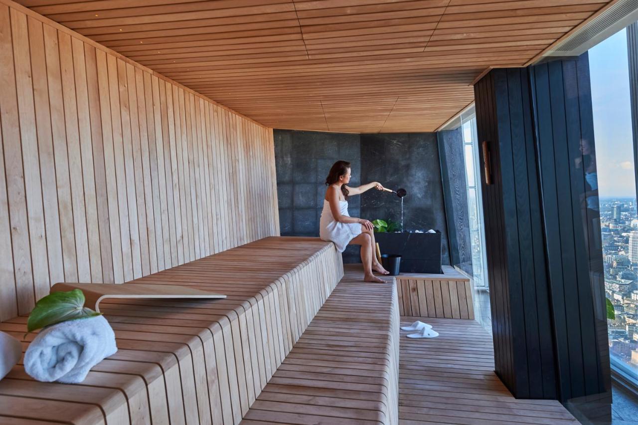Shangri-La The Shard, London Luaran gambar A woman in a Finnish sauna