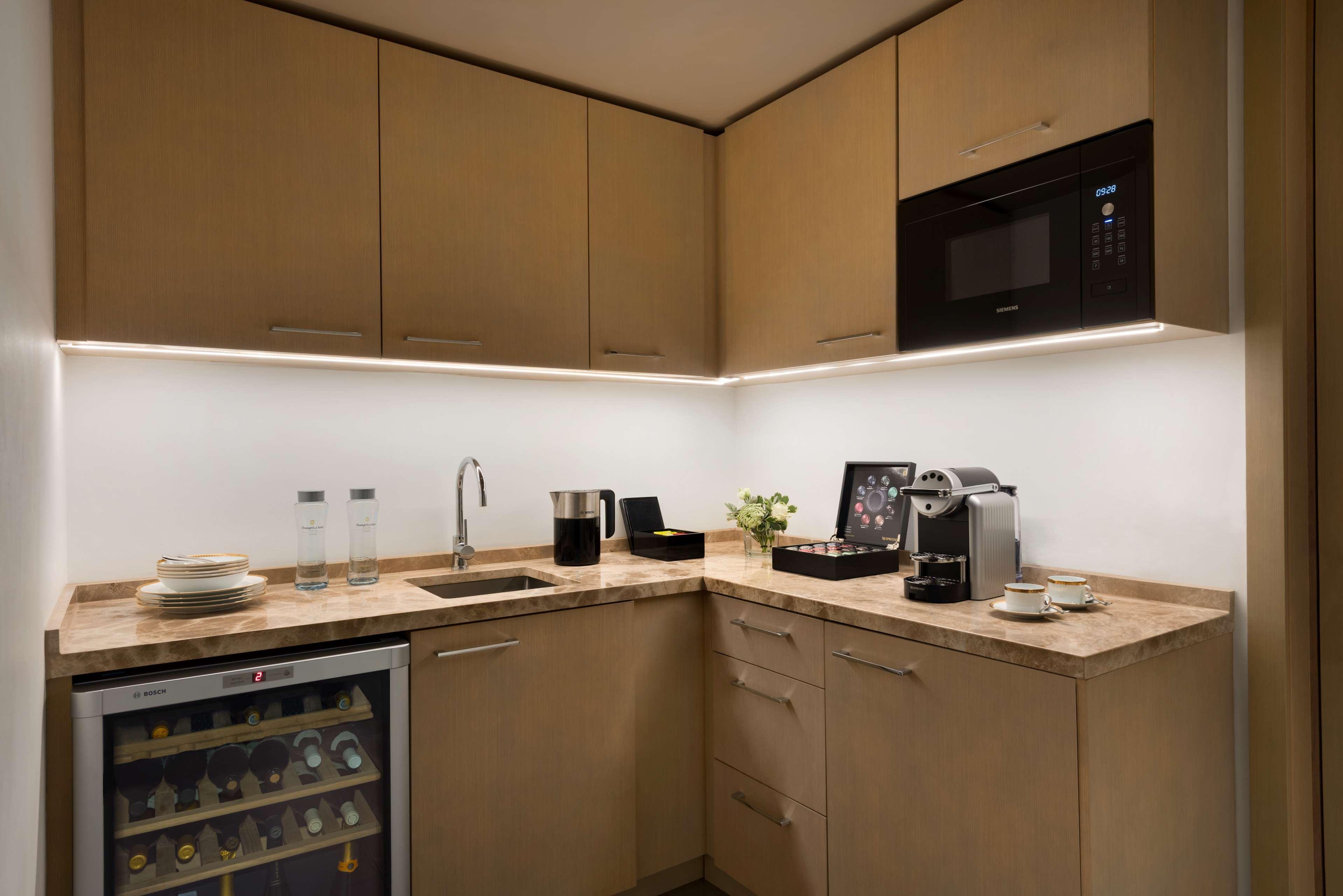 Shangri-La The Shard, London Luaran gambar A kitchen in a hotel