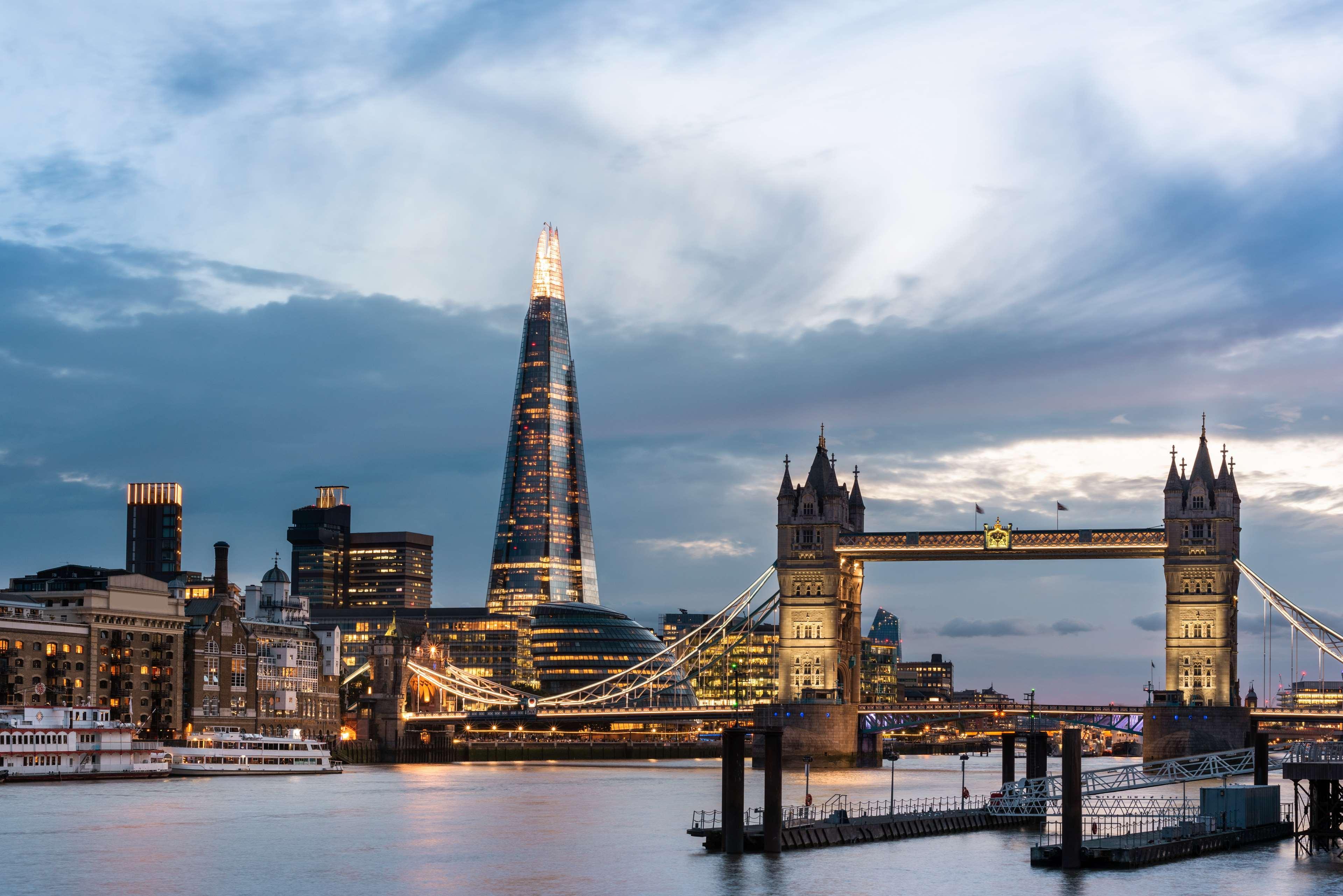 Shangri-La The Shard, London Luaran gambar The Shard and Tower Bridge