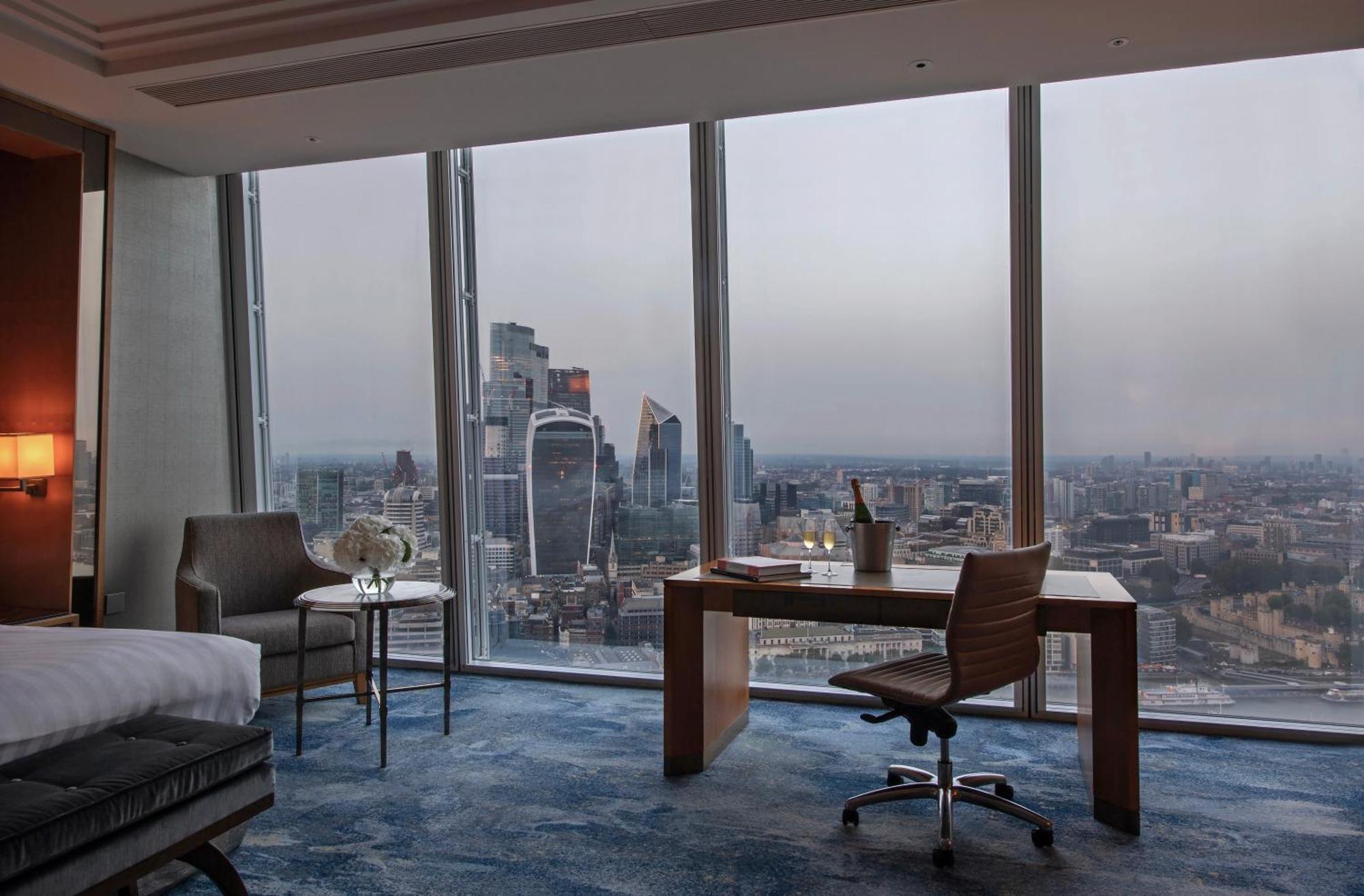 Shangri-La The Shard, London Luaran gambar A suite at the hotel